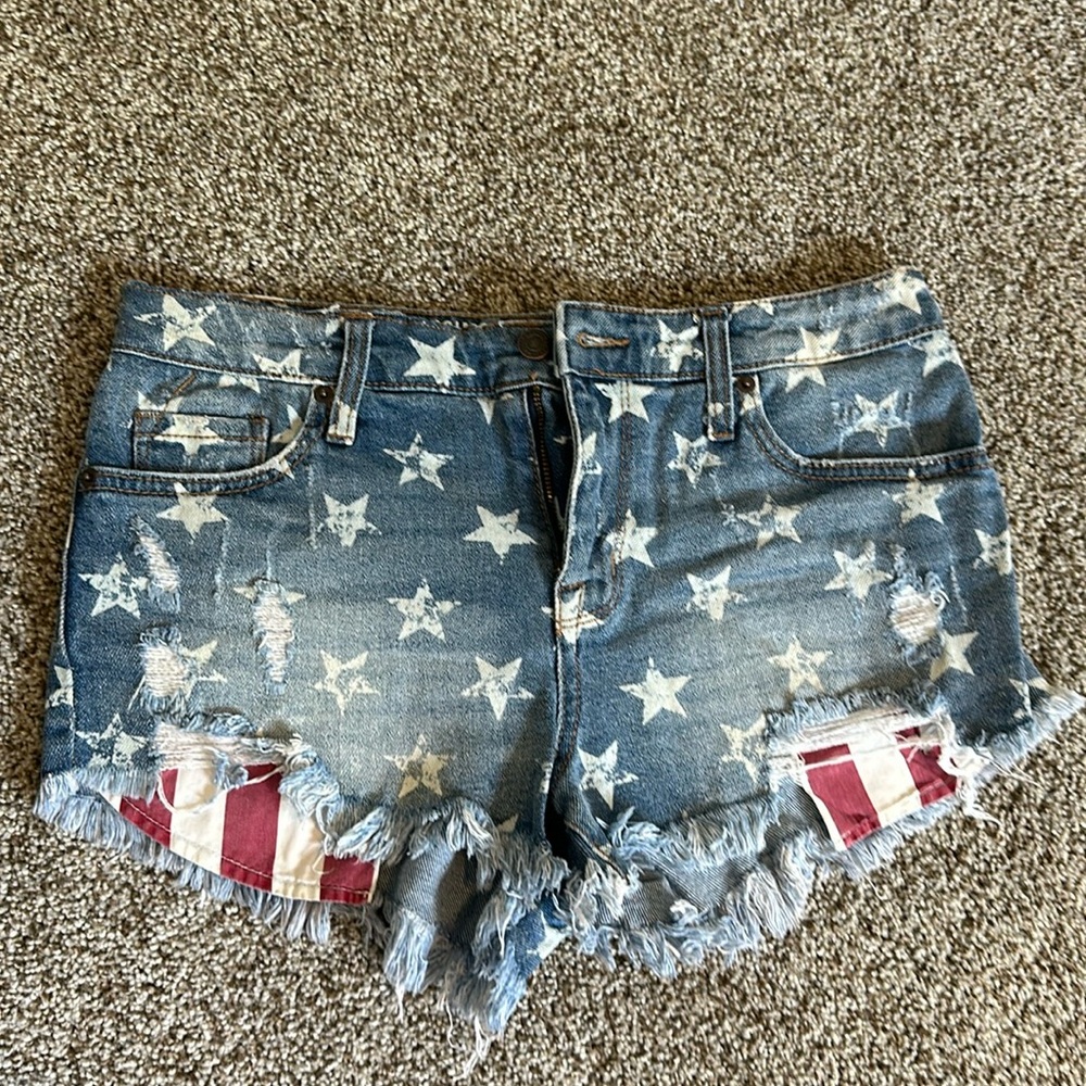 Never worn size 6/28 Stars and Stripes shorts